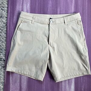 Lululemon Men’s ABC shorts khaki 32”